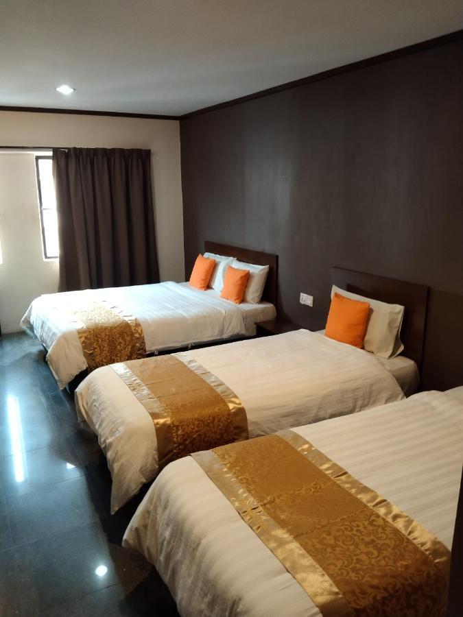 One World Hotel Kulai Bagian luar foto