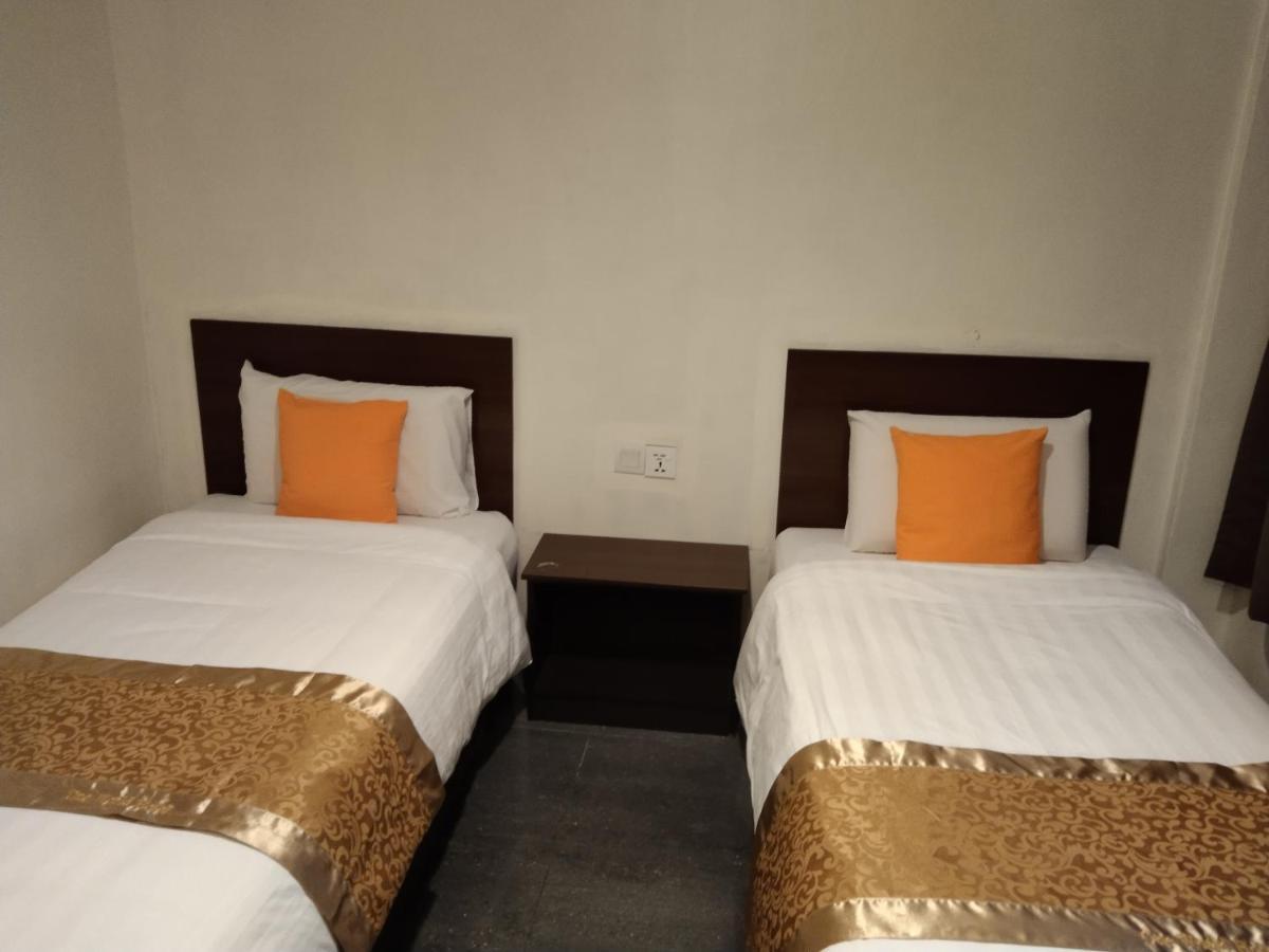 One World Hotel Kulai Bagian luar foto